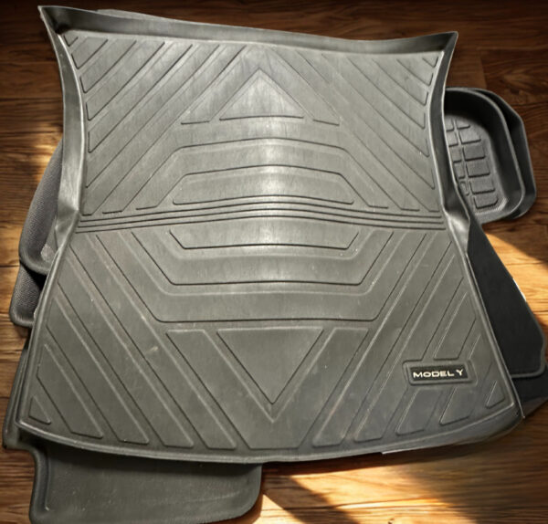 Weather Mats 8 pieces: 2021 Tesla Model Y - Lightly Used