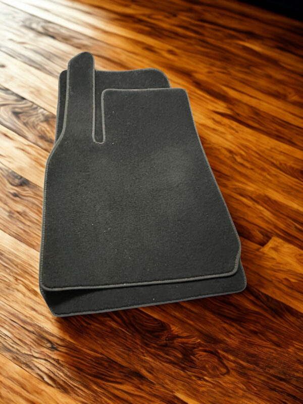 Weather Mats 8 pieces: 2021 Tesla Model Y - Lightly Used - Image 4